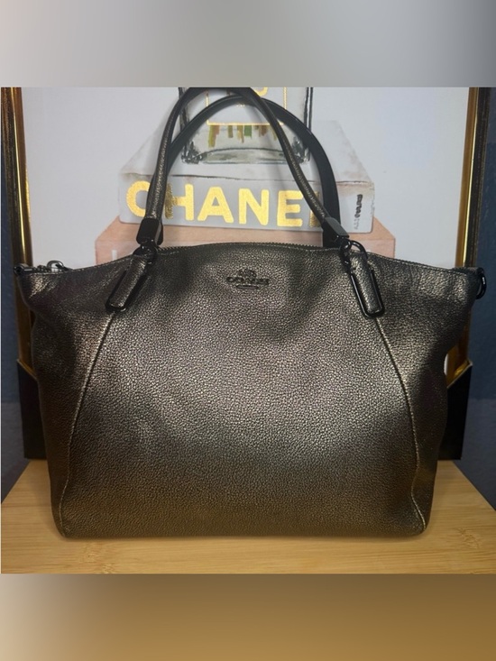 Coach Handbags - Coach Kelsey Metallic Gold Crackle Leather Tote Bag With Zipper Closure-